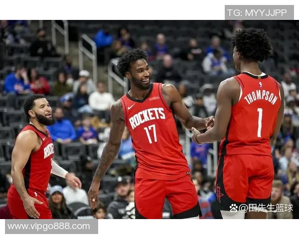 10月24日爵士队与火箭队激战正酣谁将赢得这场精彩对决